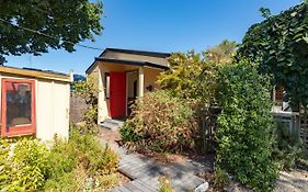 Shy Cottage And Studio